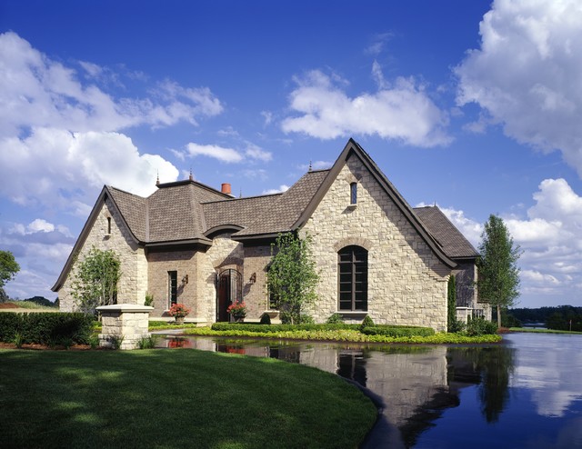 Residential in Michigan clasico-fachada
