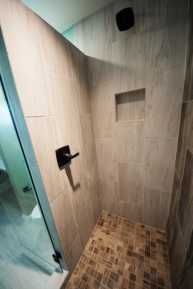 Bathroom - transitional bathroom idea