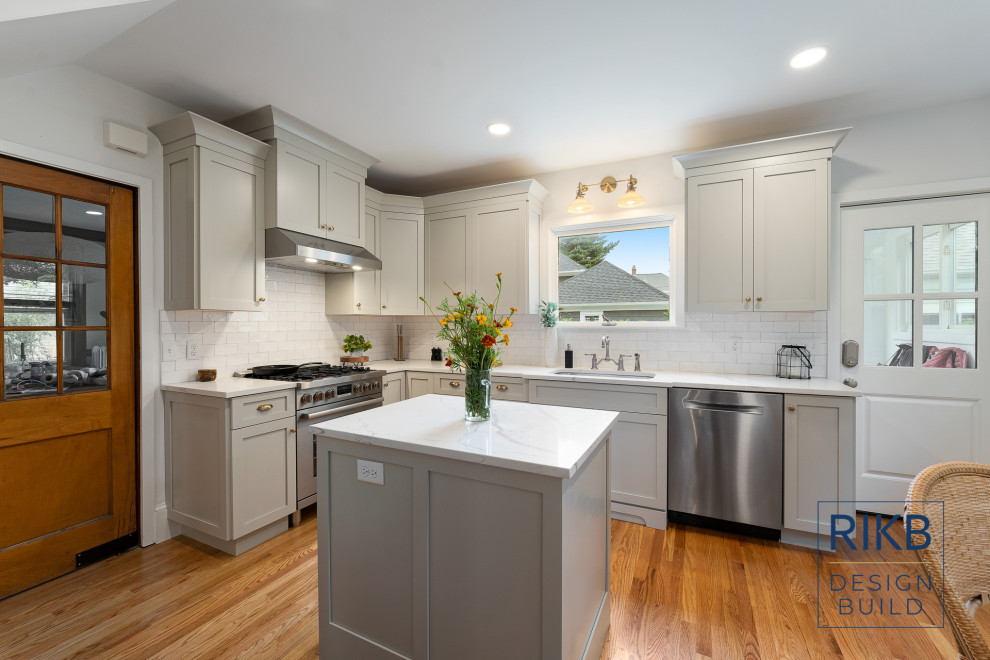 Inspiration for a transitional kitchen remodel in Providence