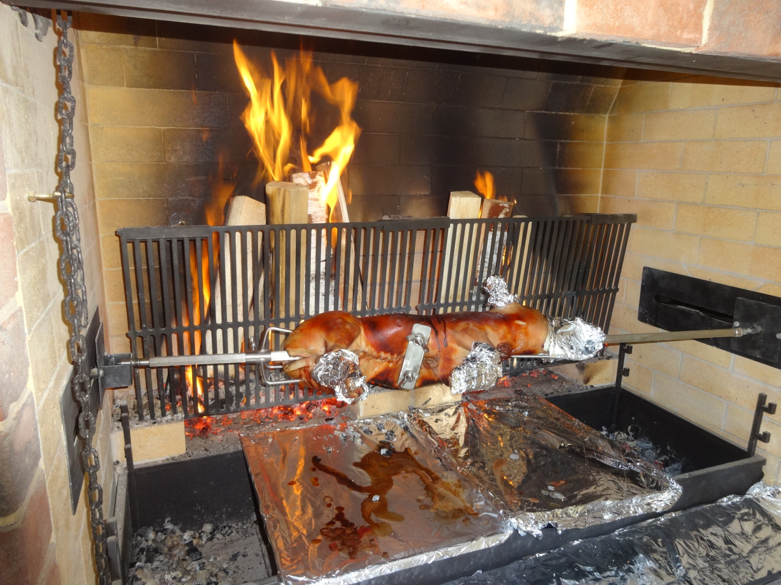 Э/вертел горизонтального хода 1200мм. Исключается пригорание жира на углях