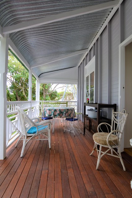 Dalby House traditional-deck