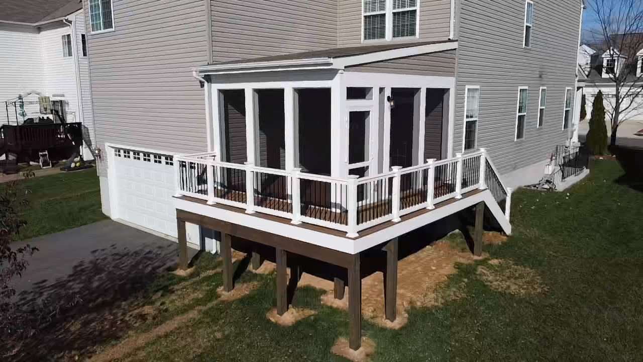 Screened in deck w/ outer walkway