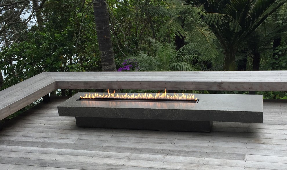 Mid-sized asian side yard garden in Auckland with a fire feature.