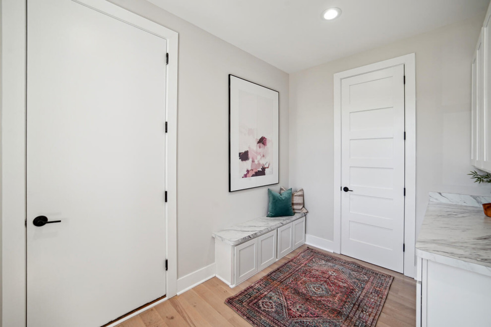 Example of a mid-sized transitional mudroom design in DC Metro