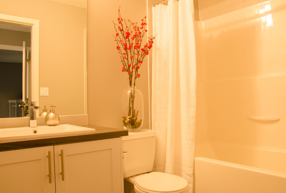 Inspiration for a small transitional bathroom remodel
