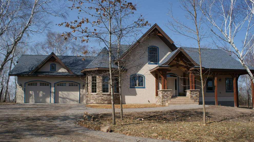 Mid-sized country two-storey stucco beige house exterior in Minneapolis with a hip roof and a shingle roof.