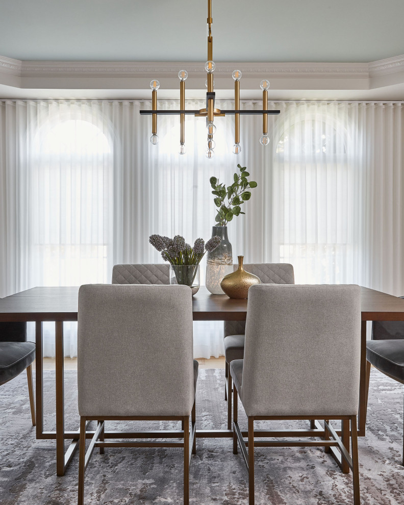Example of a transitional dining room design in Toronto