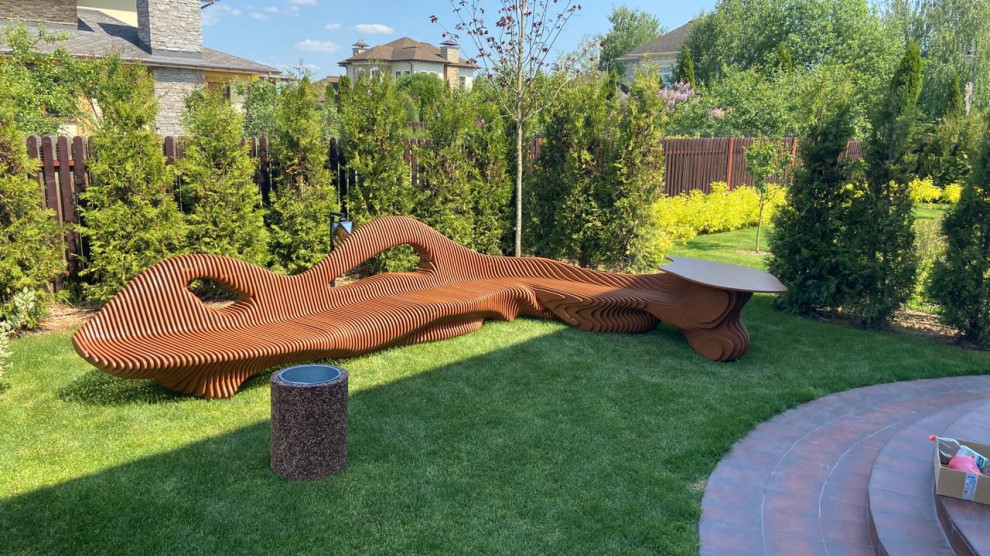 Уличный диван.