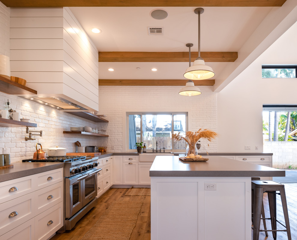 Design ideas for a country kitchen in San Diego.