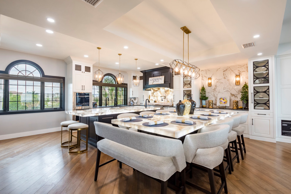 Inspiration for a transitional home design remodel in Tampa