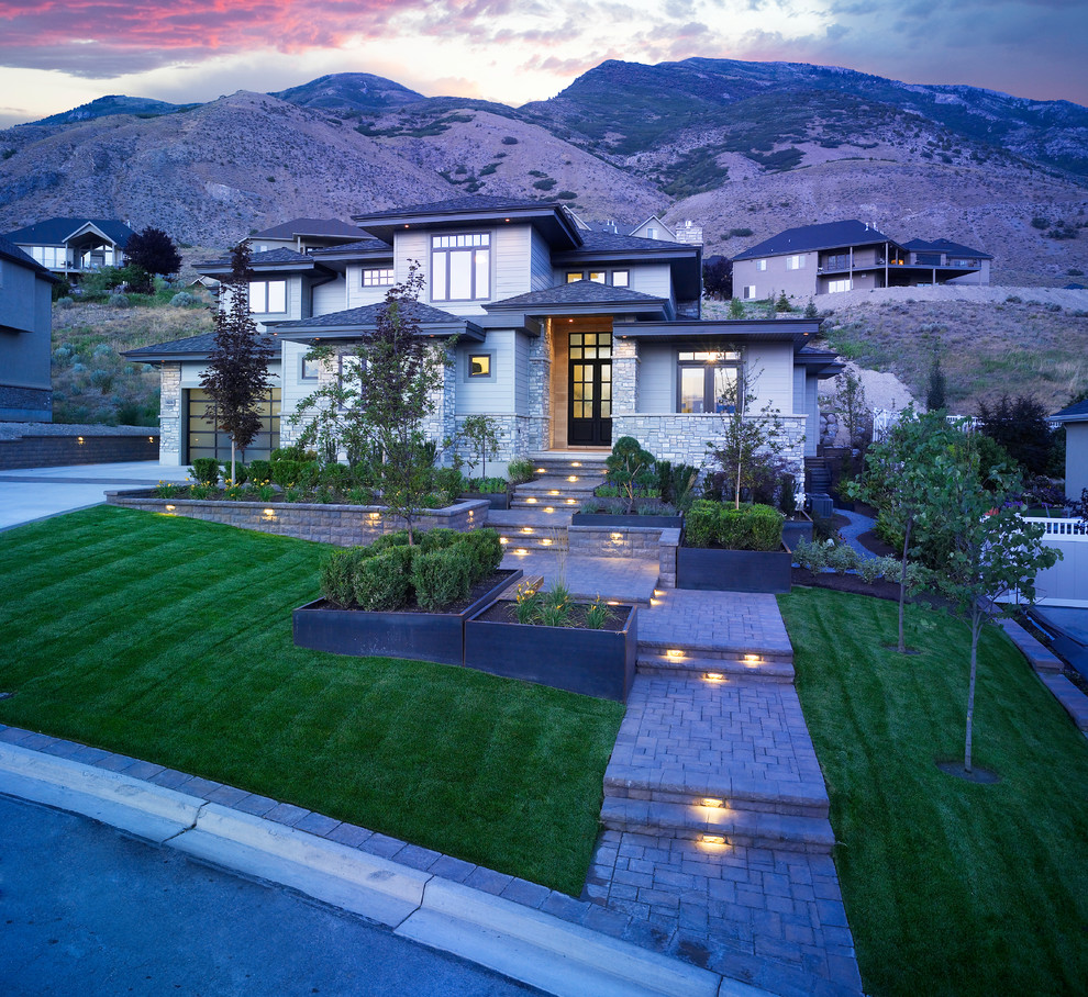 Design ideas for a mid-sized traditional front yard garden in Salt Lake City with concrete pavers.