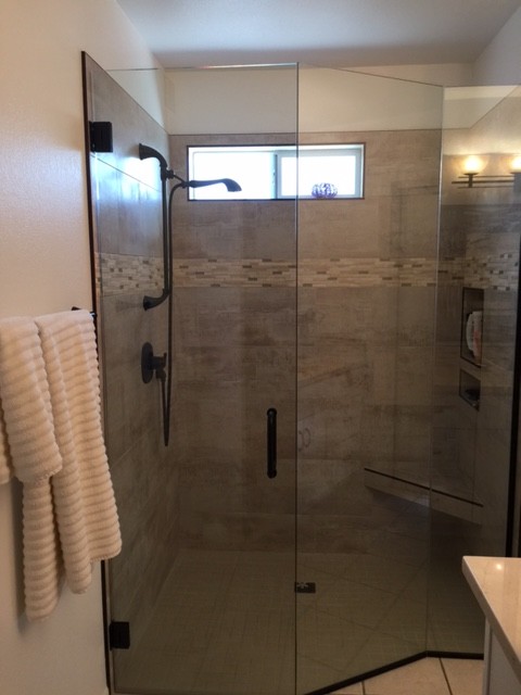 Small transitional master bathroom in Phoenix with shaker cabinets, white cabinets, a curbless shower, a two-piece toilet, beige tile, porcelain tile, white walls, an undermount sink and marble benchtops.