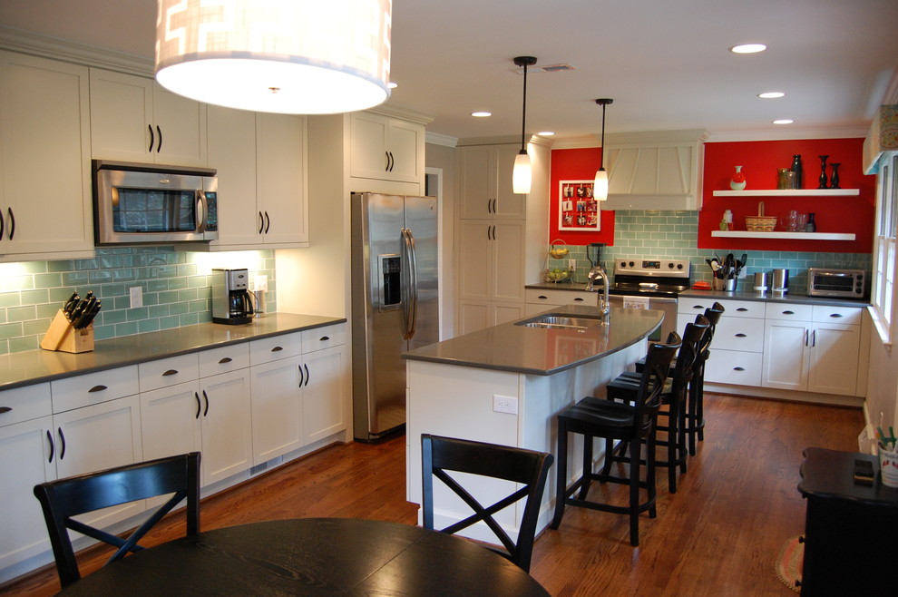 Transitional kitchen photo in Raleigh