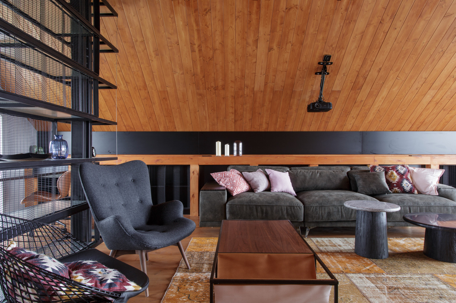 Мансарда с сетчатым баром для ТВ-программы "Дачный ответ"