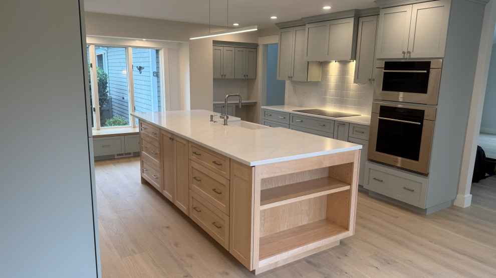 Kitchen - transitional kitchen idea in Boston