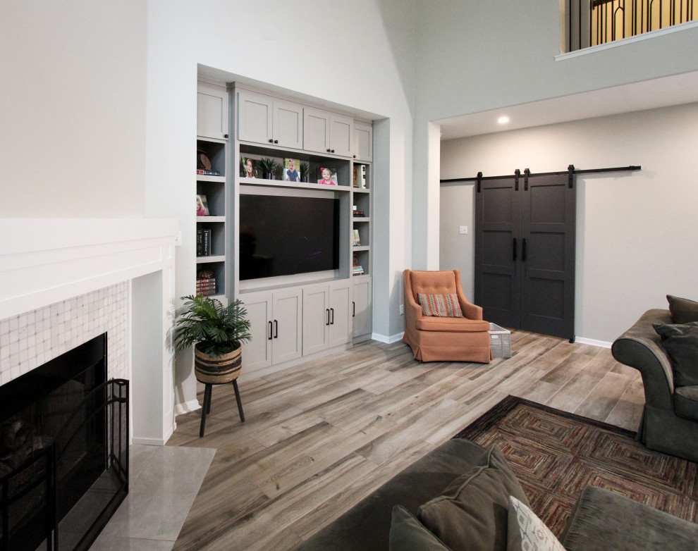 Transitional home design photo in Austin