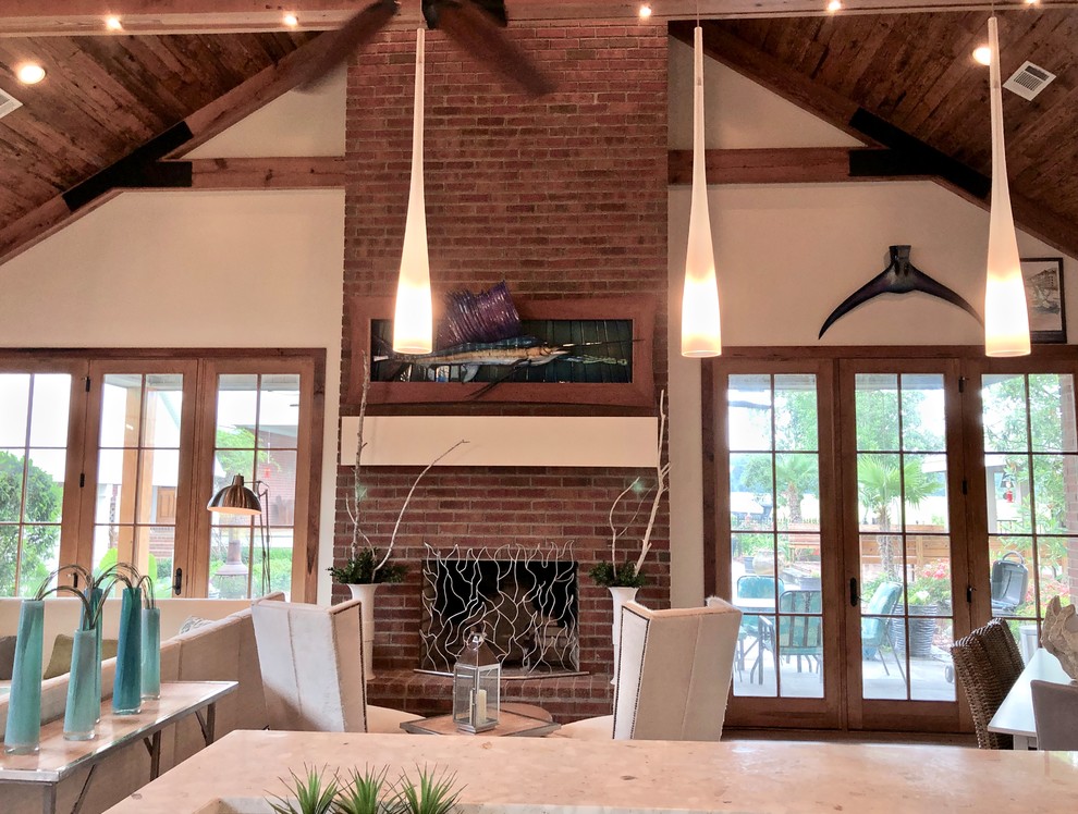 Transitional home design photo in Jackson