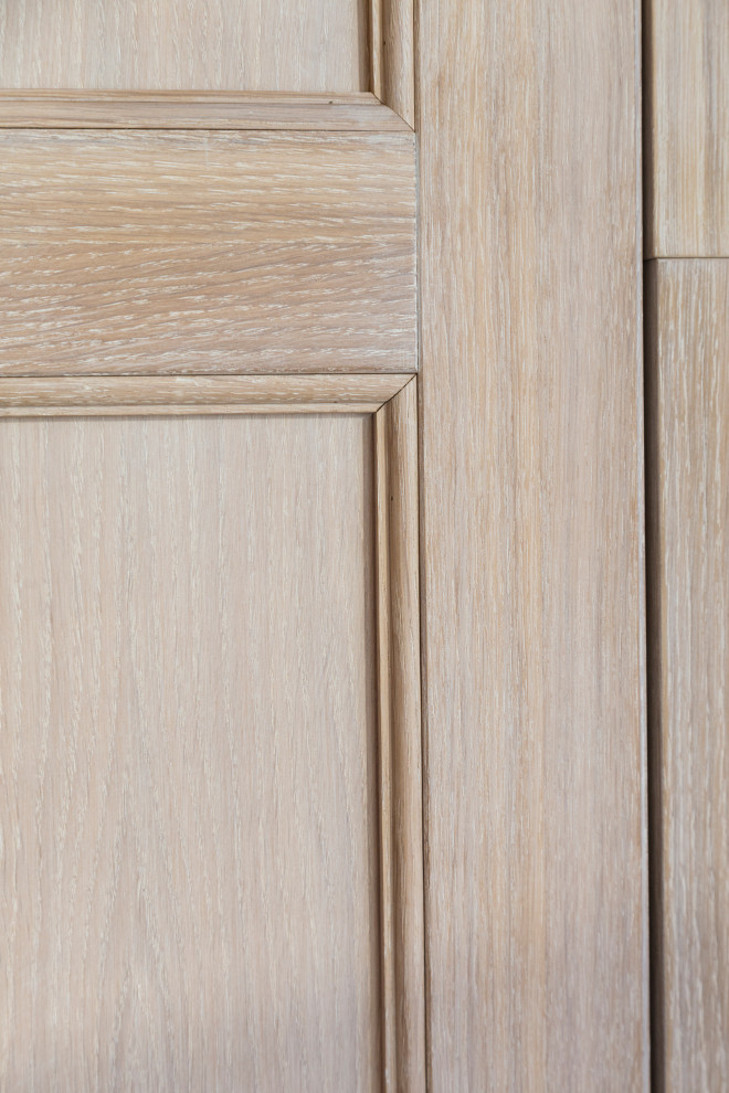 Встроенный шкаф в детскую из массива дуба