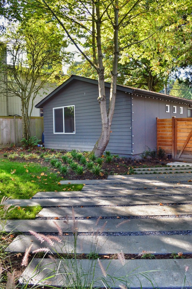 Design ideas for a large modern backyard garden for fall in Seattle.