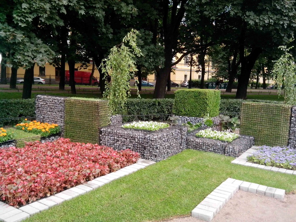 Выставка "Цветочный фестиваль в Александровском саду". "Конструктивизм"