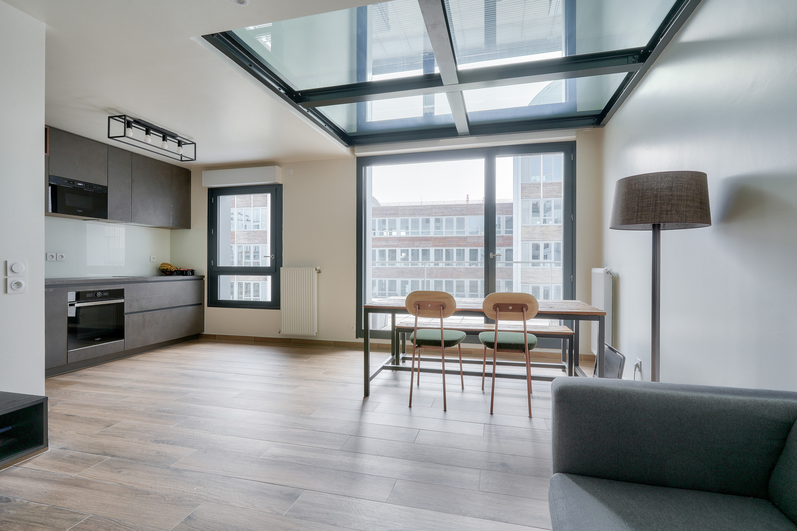 Création d'une mezzanine vitrée