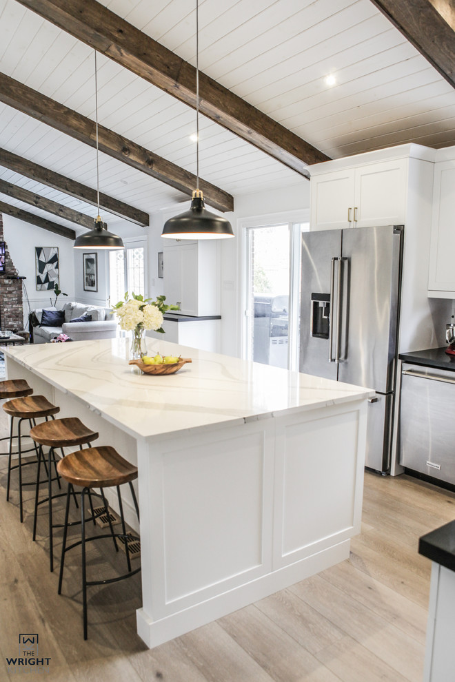 Transitional kitchen photo in Toronto