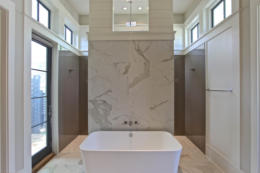Transitional home design photo in Charleston