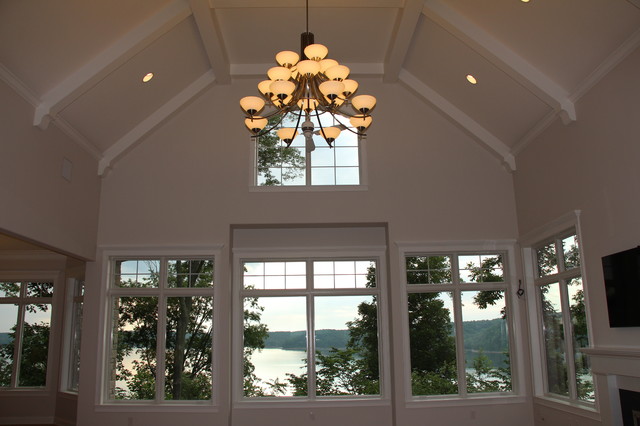 Vaulted Ceiling klassisk-vardagsrum