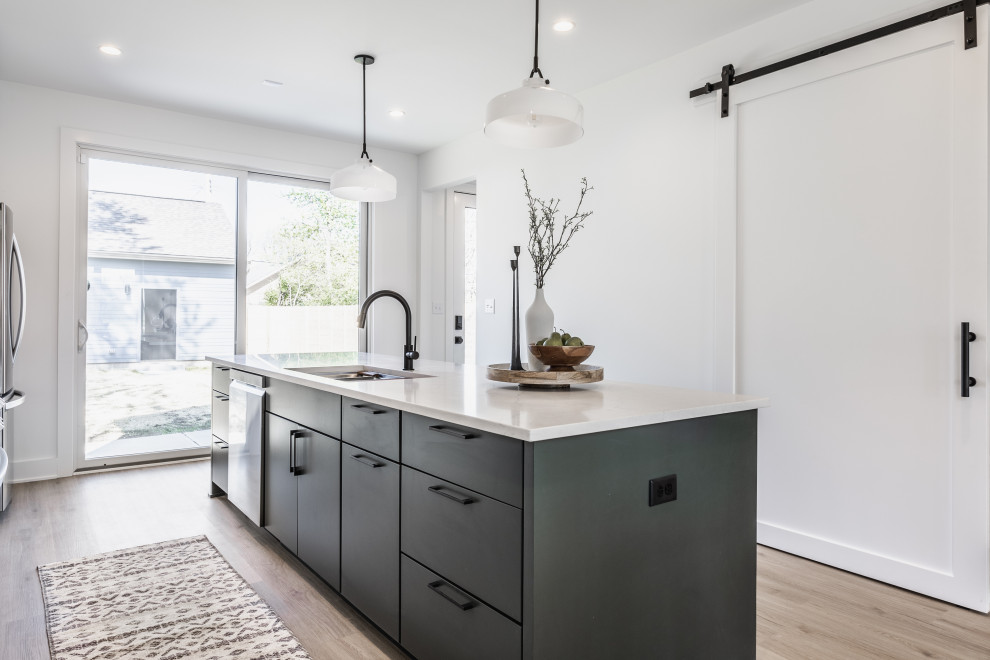 Kitchen - transitional kitchen idea in Indianapolis
