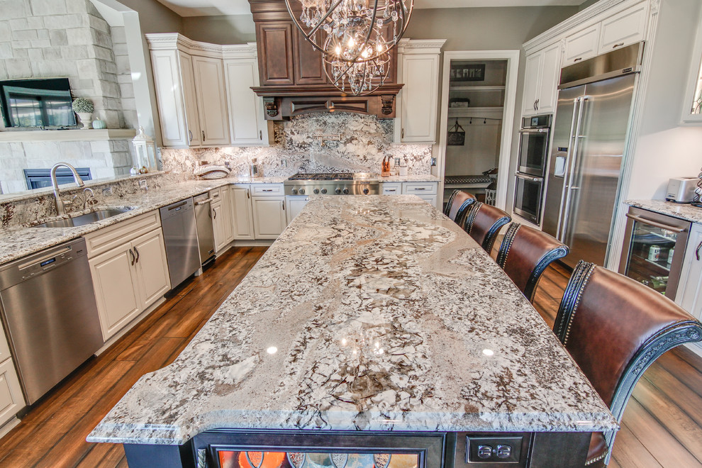 Kitchen - transitional kitchen idea
