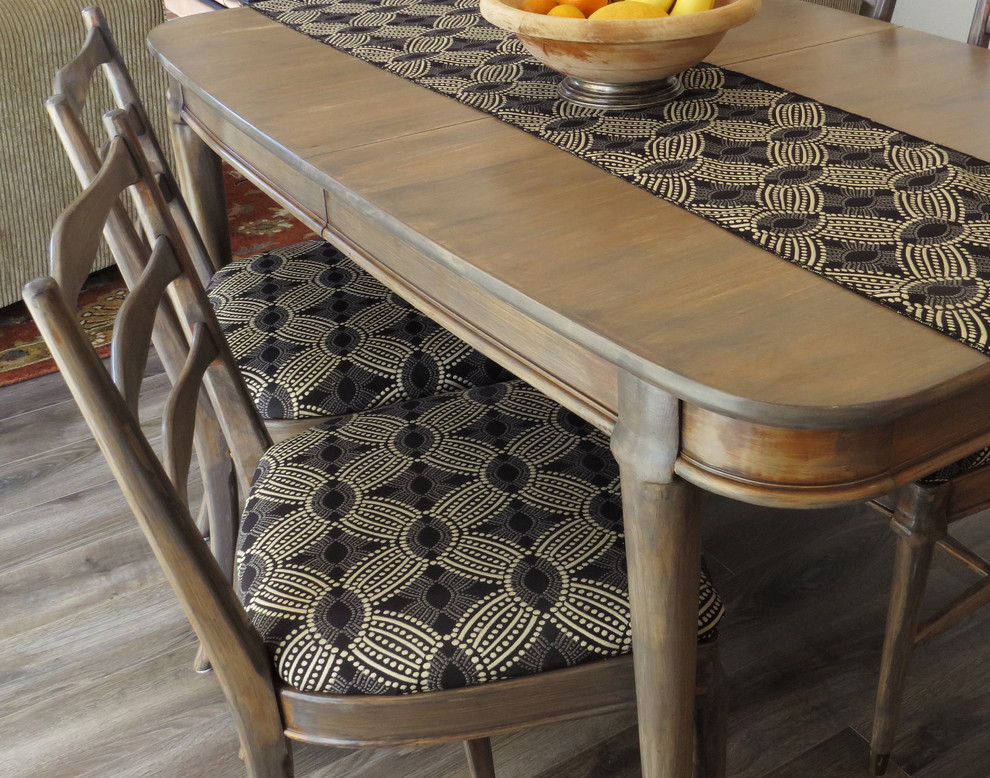 Dining room - transitional dining room idea