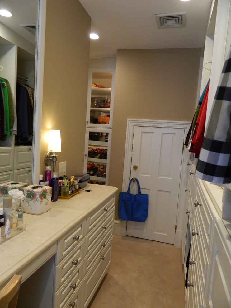 Inspiration for a transitional closet remodel in Boston