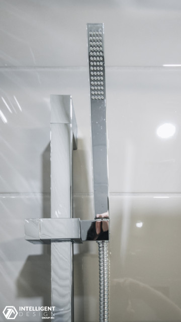 Rianda contemporary-bathroom