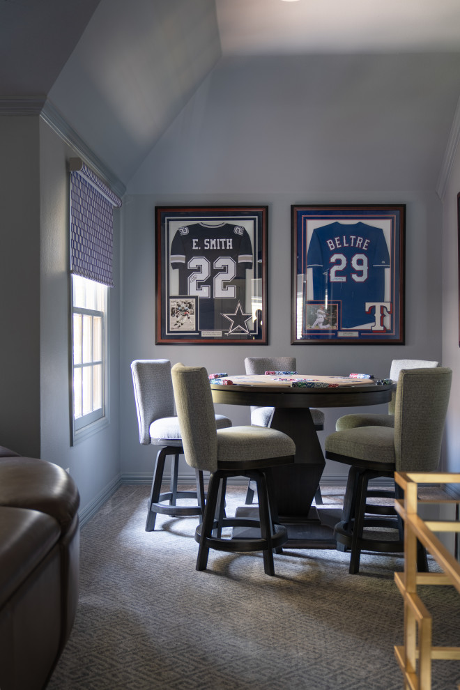 Transitional home design photo in Dallas