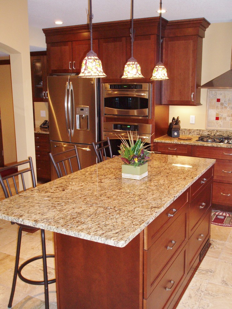 Transitional kitchen photo in Minneapolis