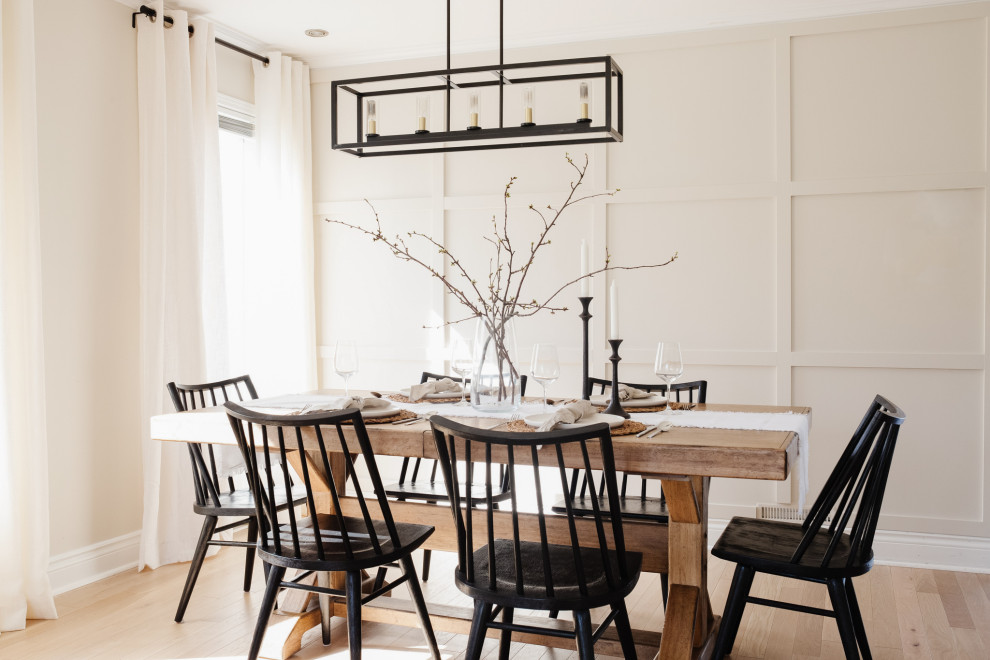Inspiration for a transitional dining room in Montreal.