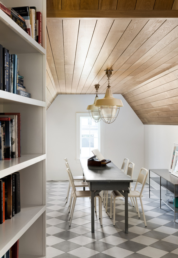 Exemple d'un bureau atelier chic de taille moyenne avec un mur blanc, un sol multicolore et un plafond en bois.