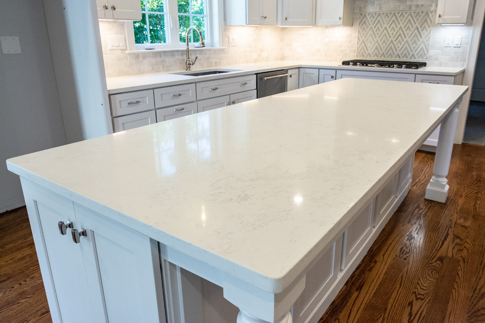 Inspiration for a mid-sized traditional kitchen in Boston with an undermount sink, quartz benchtops and with island.