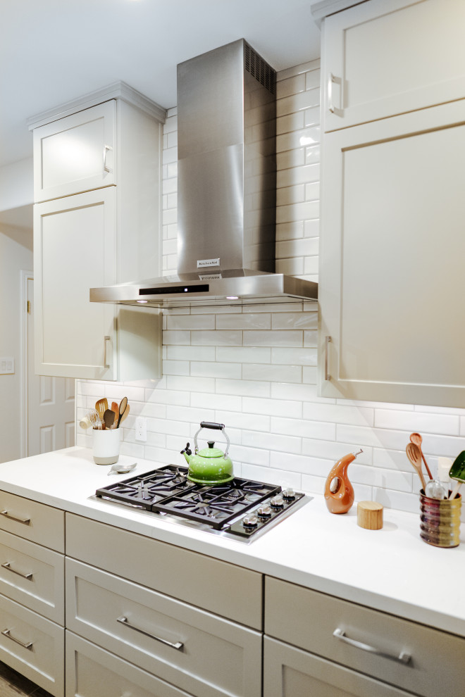 Inspiration for a transitional kitchen remodel in Austin