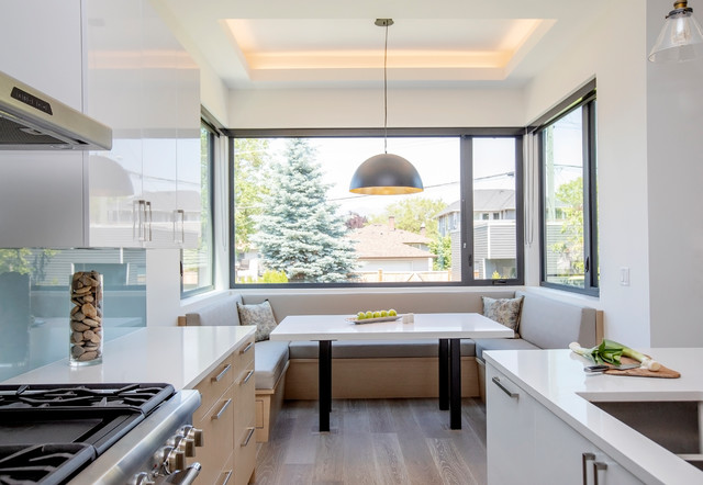Organic Minimalist Interior in Riley Park trendy-koekken