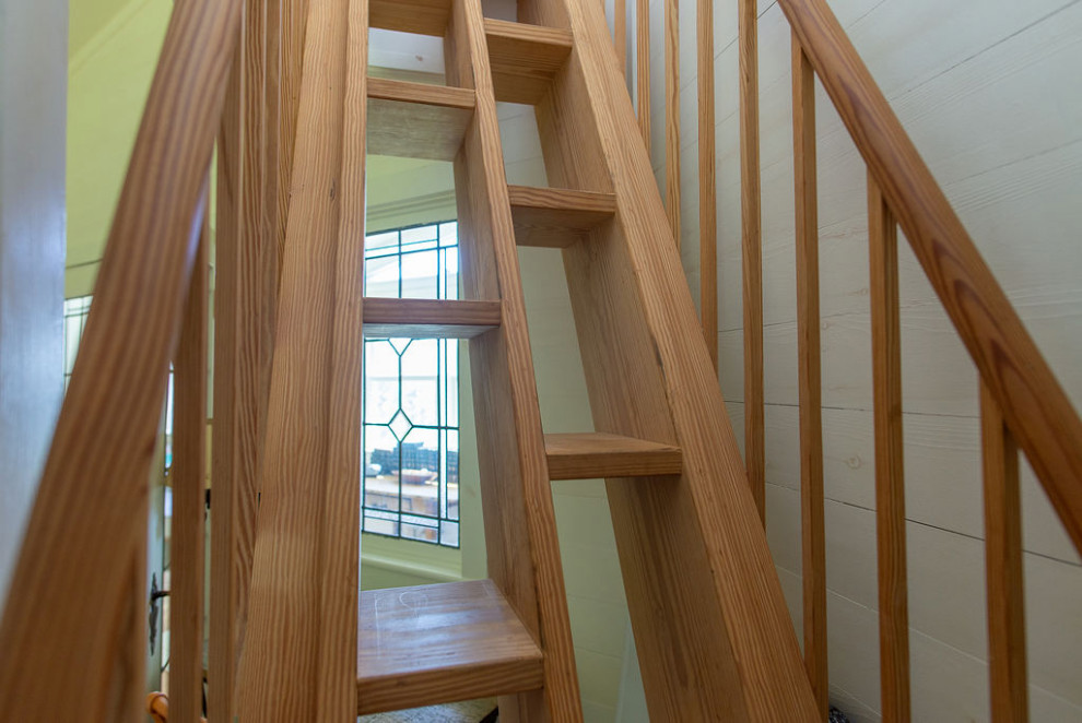 Пример оригинального дизайна: лестница в морском стиле