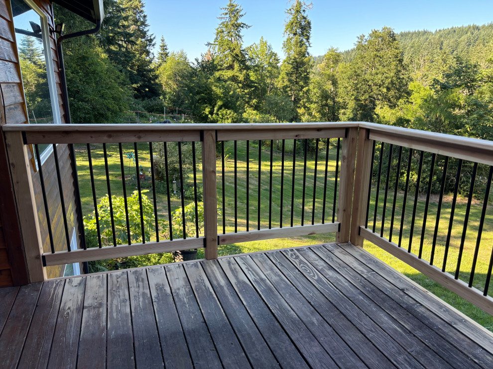 Cedar Deck Railing