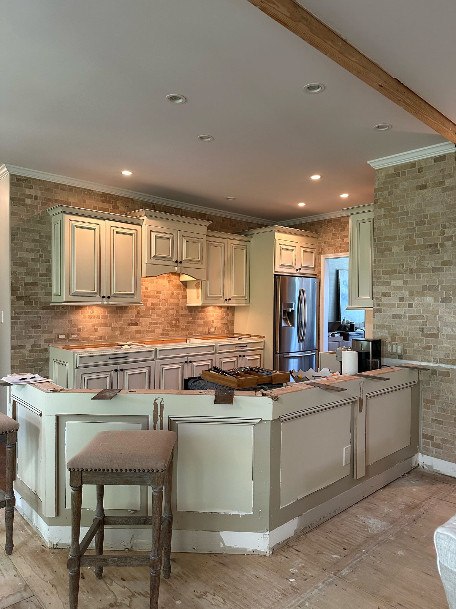 WOODSTOCK neutral transitional kitchen