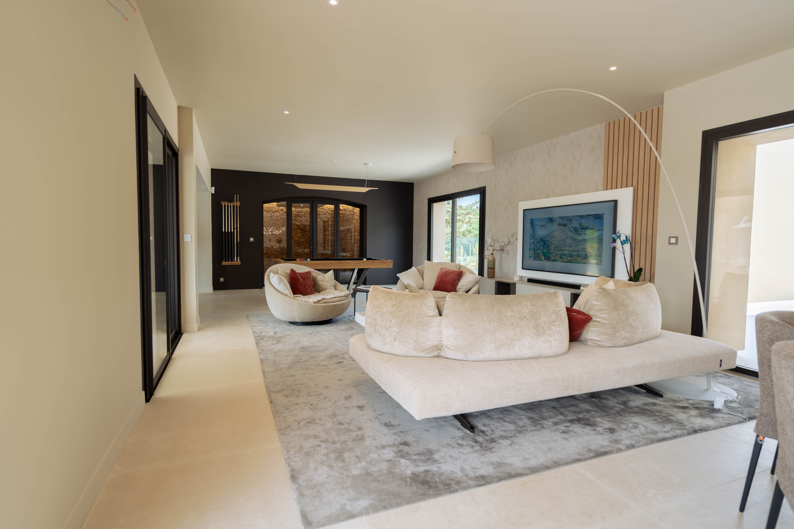 RÉNOVATION CONTEMPORAINE D'UNE VILLA DES ANNÉES 70