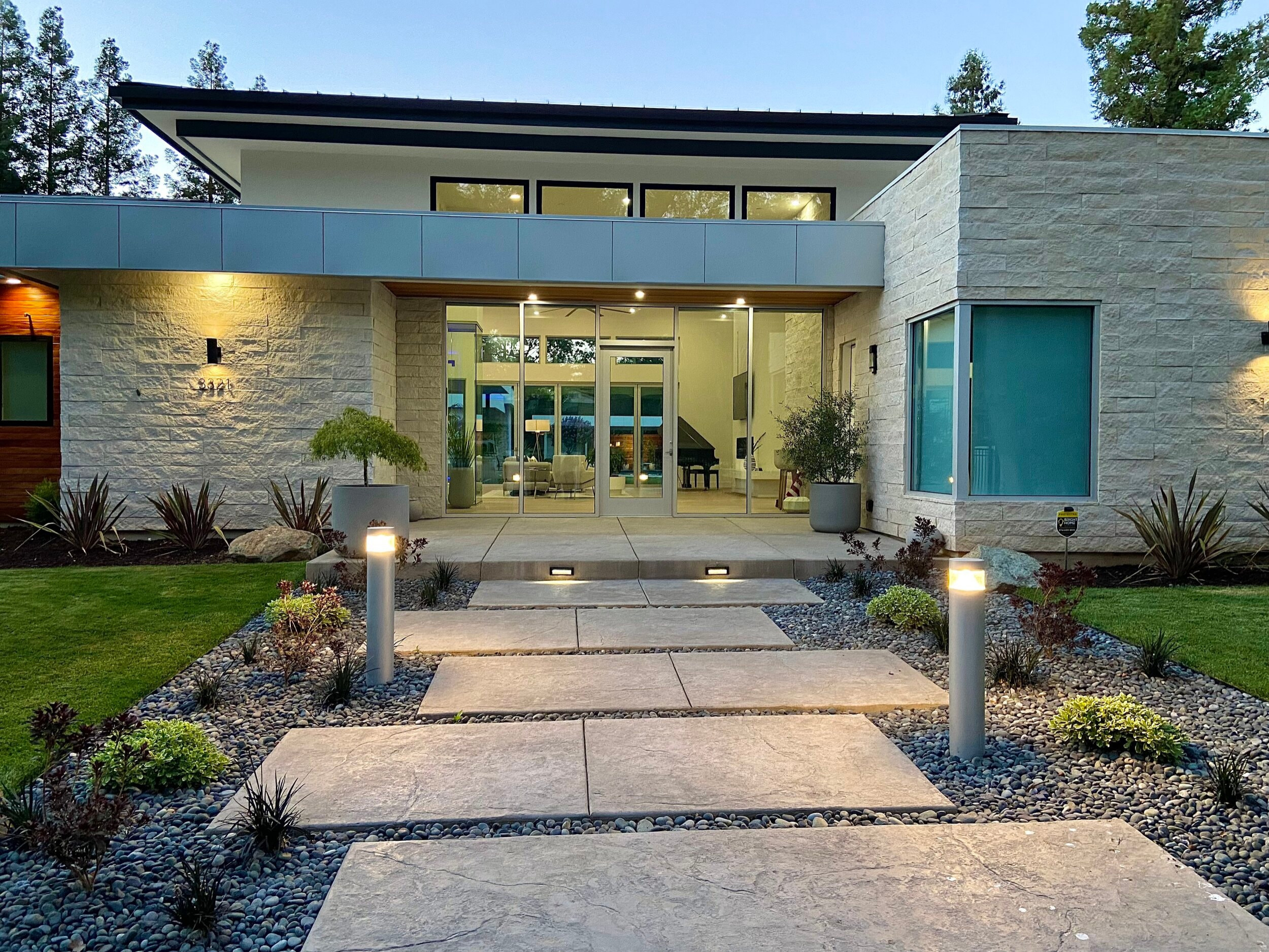 Modern exterior home idea in Sacramento