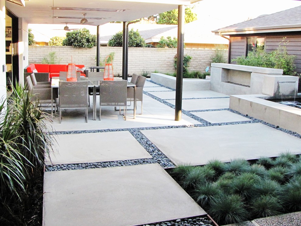 Inspiration for a midcentury patio in Orange County.