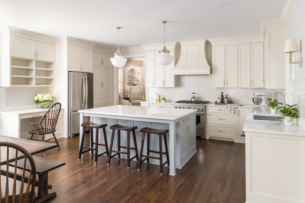 Example of a large classic u-shaped dark wood floor and brown floor eat-in kitchen design in Atlanta with an undermount sink, shaker cabinets, white cabinets, quartz countertops, white backsplash, mosaic tile backsplash, stainless steel appliances, an island and white countertops
