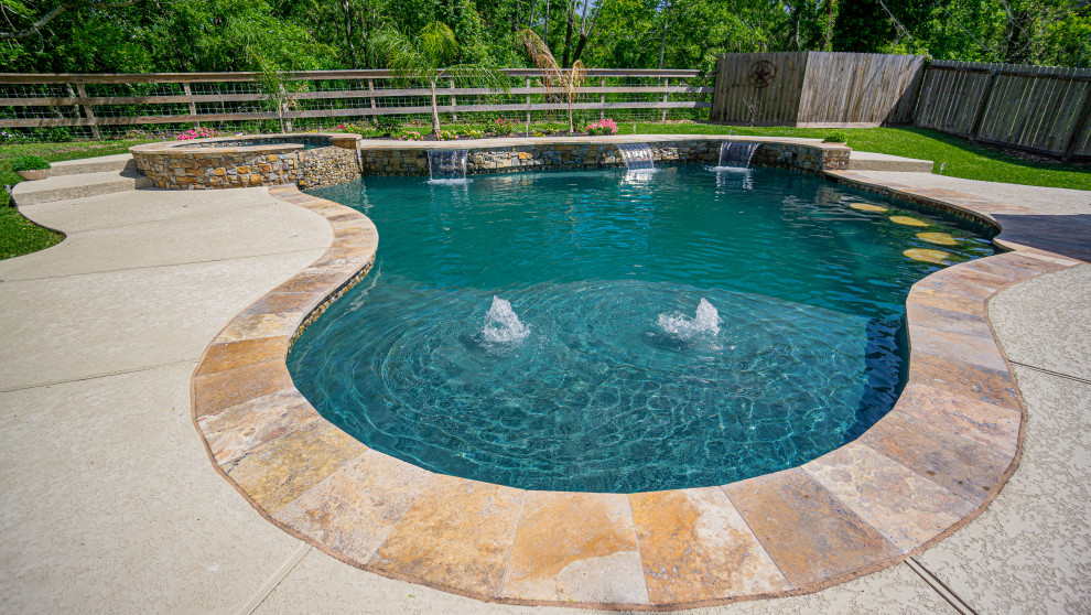 Esempio di una piscina country personalizzata di medie dimensioni e dietro casa con paesaggistica bordo piscina e pedane