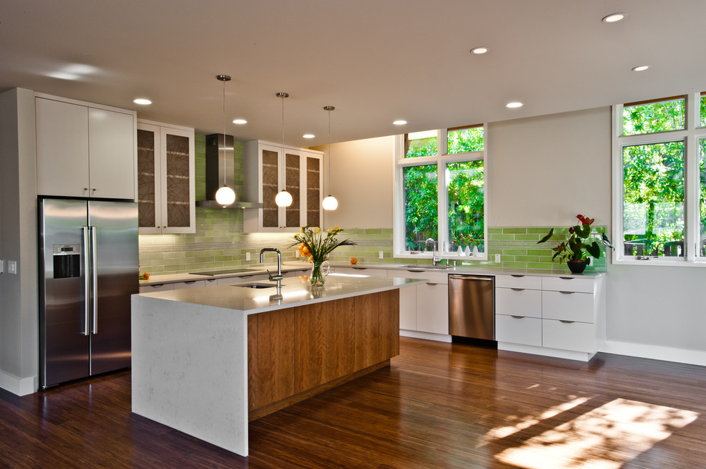 Inspiration for a contemporary kitchen in San Francisco with subway tile splashback and stainless steel appliances.