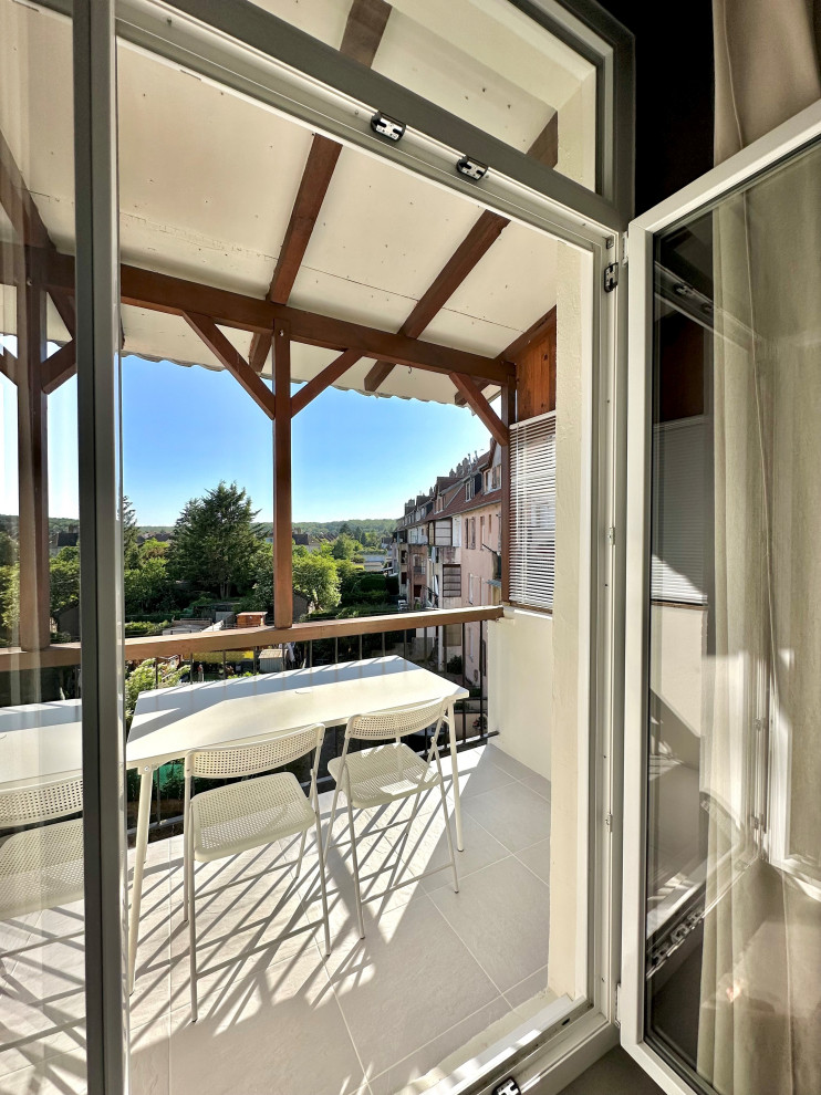 Свежая идея для дизайна: балкон и лоджия в стиле кантри - отличное фото интерьера